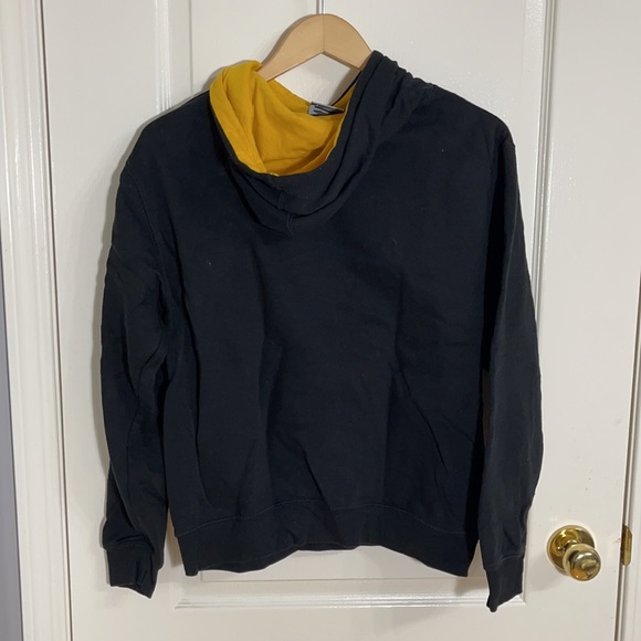 Wichita State University Sweatshirt - Picture 6 of 6